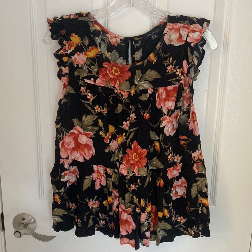 American Eagle Women’s floral top with ruffle sleeves - size S
